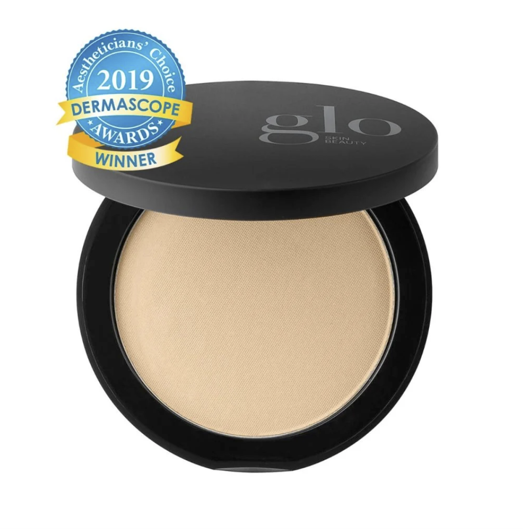 <p><span style="color: rgb(0, 0, 0); font-size: 16px">Flexible, weightless, longwearing coverage, this award-winning pressed powder foundation is powered by skin-protecting antioxidants and triple-milled minerals for a radiant, natural, second-skin finish.</span></p>