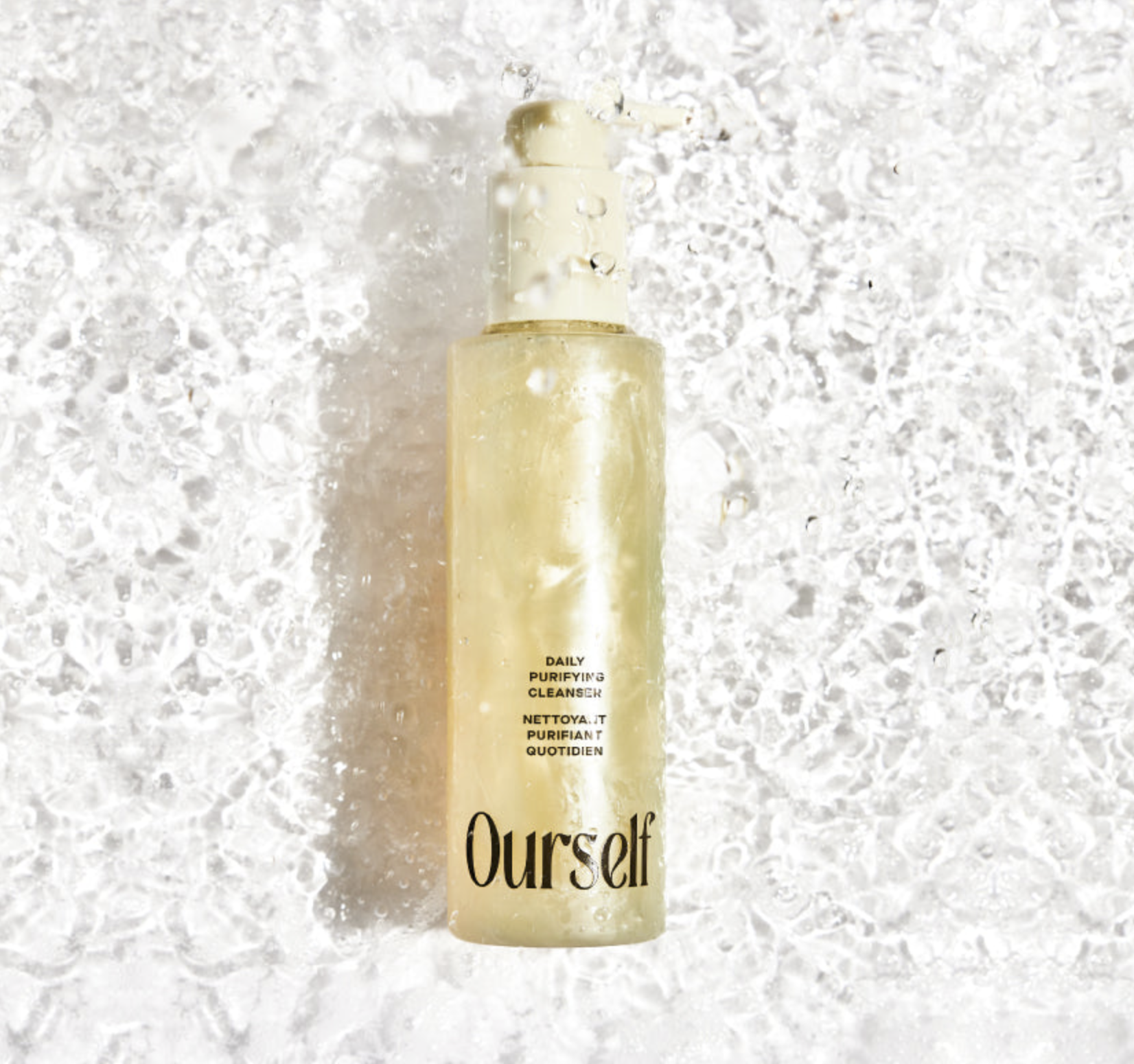 <p><span style="color: rgb(80, 79, 77); font-size: 16px">This multitasking gel-to-foam cleanser gently yet effectively removes impurities and makeup while helping to balance pH, leaving skin visibly hydrated, refreshed, soft, and primed for the rest of your regimen. 150mL.</span></p>
