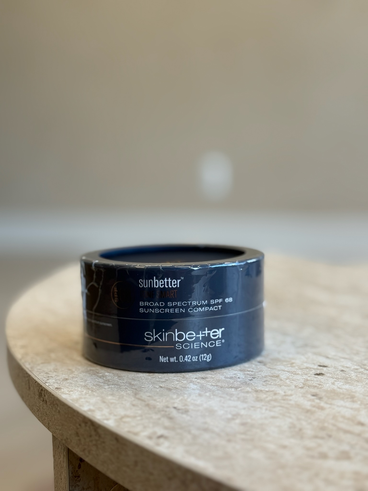 <p><span style="color: rgb(10, 10, 10); font-size: 14px">High level of sun protection in a </span><strong>tone-adapting, silky smooth compact</strong><span style="color: rgb(10, 10, 10); font-size: 14px"> that provides a </span><strong>hint of blendable color.</strong><br><br><strong>Why You'll Love It:</strong><span style="color: rgb(10, 10, 10); font-size: 14px"> Broad spectrum sunscreen acts as a primer under makeup and may be layered for additional coverage. Helps prevent sunburn if used as directed with other sun protection measures to decrease the risk of skin cancer and early skin aging caused by the sun.</span><br><br>100% mineral, non-nano sunscreen actives.</p><ul><li><p>Patented technology.</p></li><li><p>Extraordinary level of protection against UVA (aging), UVB (burning) rays.</p></li><li><p>Benefits beyond UV, including blue light, pollution and infrared radiation.</p></li><li><p>80-minute water resistance.</p></li><li><p>PA++++</p></li></ul>