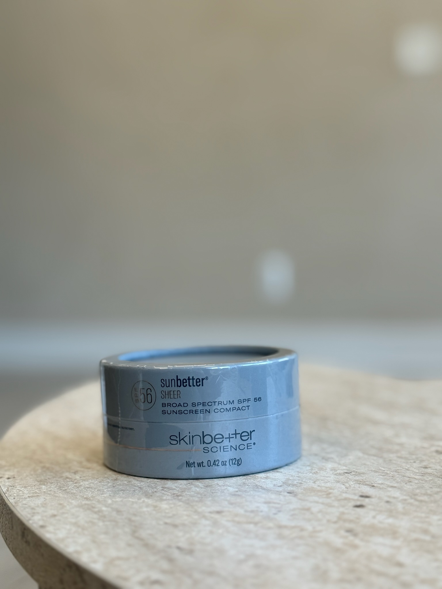 <p><span style="color: rgb(10, 10, 10); font-size: 14px">High level of sun protection in a </span><strong>weightless, transparent, silky smooth formula and elegant compact.</strong><br><br><strong>Why You'll Love It:</strong><span style="color: rgb(10, 10, 10); font-size: 14px"> Broad spectrum protection that provides priming benefits with no tint and a sheer finish. Helps prevent sunburn if used as directed with other sun protection measures to decrease the risk of skin cancer and early skin aging caused by the sun.</span><br><br>100% mineral, non-nano sunscreen actives.</p><ul><li><p>Patented technology.</p></li><li><p>Extraordinary level of protection against UVA (aging), UVB (burning) rays.</p></li><li><p>Benefits beyond UV, including blue light, pollution and infrared radiation.</p></li><li><p>Cosmetically elegant, silky soft solid formula that provides a priming, perfecting, blurring and mattifying effect.</p></li><li><p>80-minute water resistance.</p></li><li><p>PA+++</p></li></ul>